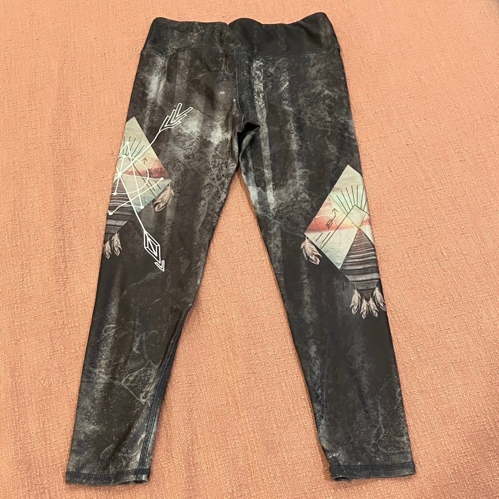 Evolution & Creation yoga 3/4 length capri leggings - feather arrow dream catche - Picture 13 of 16